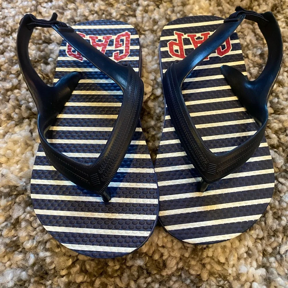 2 pairs Gap flip flops sz 10. NWOT blue/white striped. NWT neon orange striped.